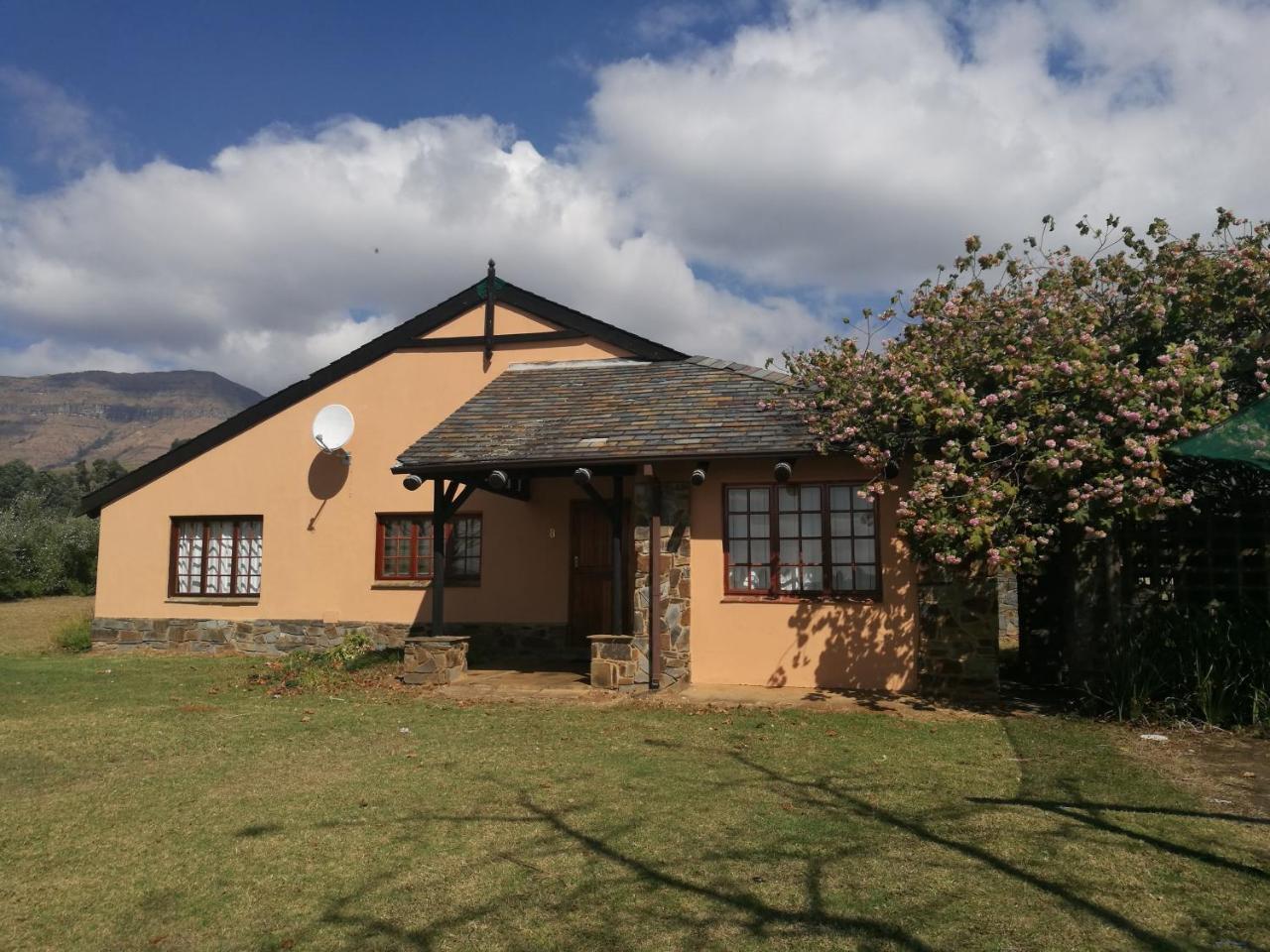 Wits End Mountain Resort Champagne Valley Kültér fotó